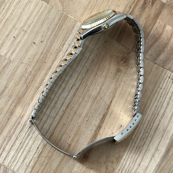 Seiko SQ Vintage Ladies Watch Two-Tone Weave Bracelet Gold Tone Dial Date Window - Picture 8 of 13